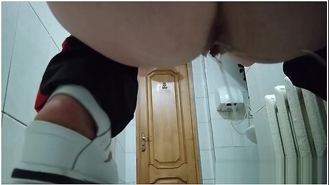 Bathroom bliss and pee play
